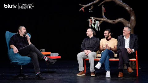 Yalnizim Mesut Bey - Episode 8
