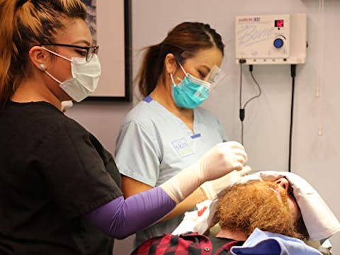 Dr. Pimple Popper - Episode 1